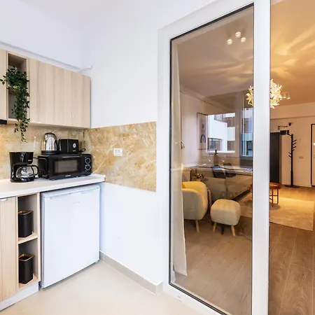 Appartement 212, B4 *