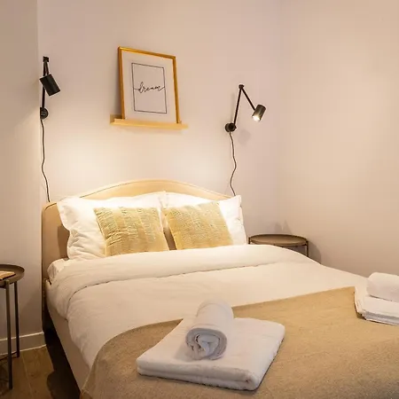 Appartement 212, B4 *