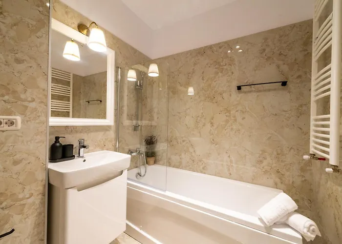 Apartament 212, B4 *